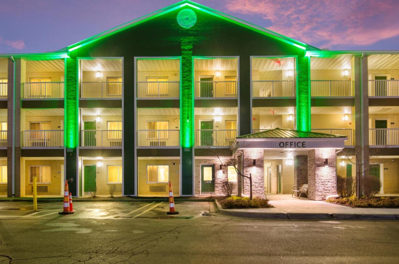 Hometowne Studios By Red Roof Detroit - Livonia Esterno foto